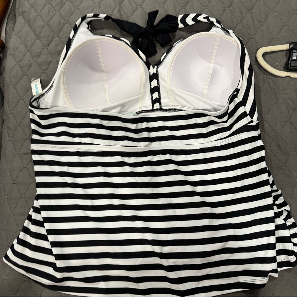 Black and White Swim Top - Picture 5 of 5
